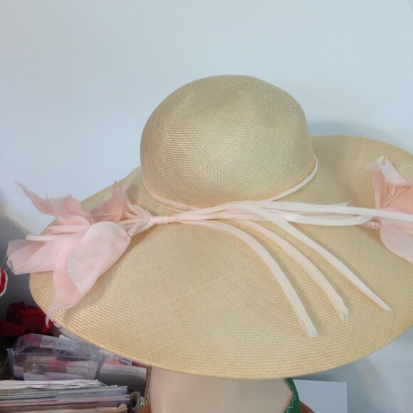 Woman's Vintage Hat by Chapeau Creations designed by Ruth Kropveld - Picture 2 of 6